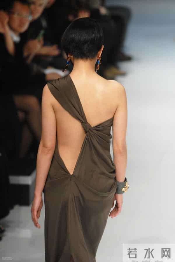 45岁殷桃越老越撩人于无形?