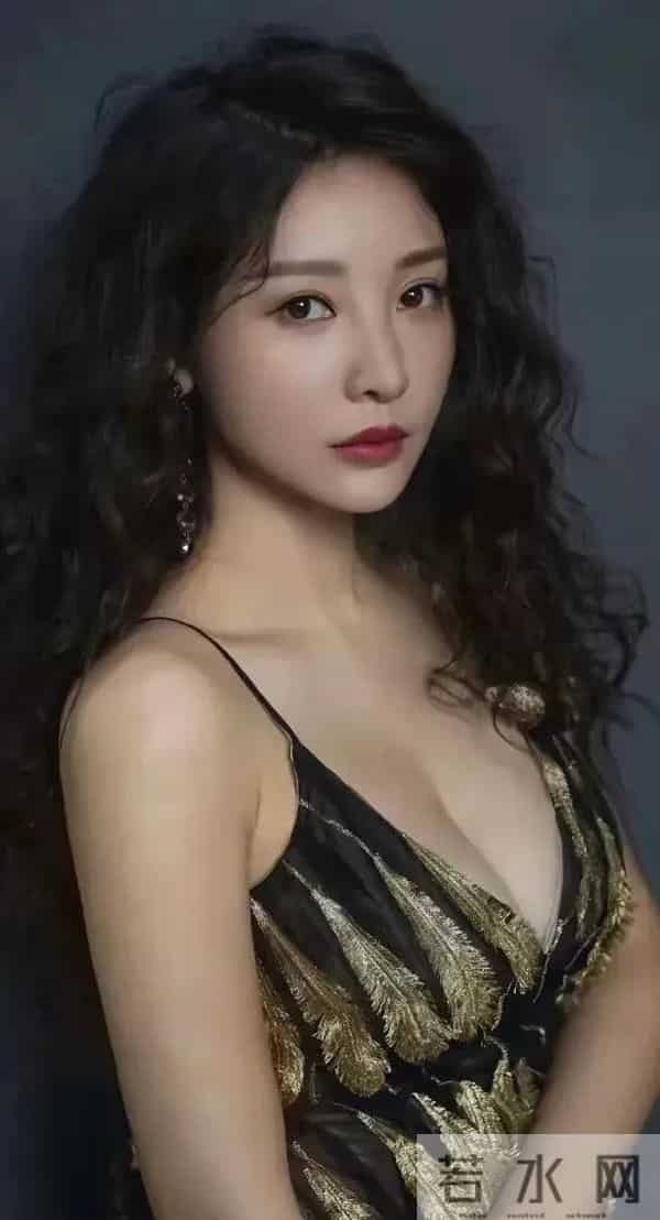 柳岩性感穿搭合集,你喜欢哪一套?