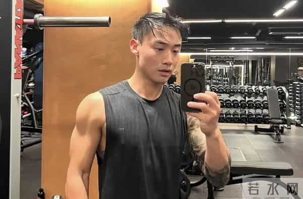 恭喜！知名港星蔡卓妍阿sa新恋情，被曝和小10岁帅气健身教练热恋