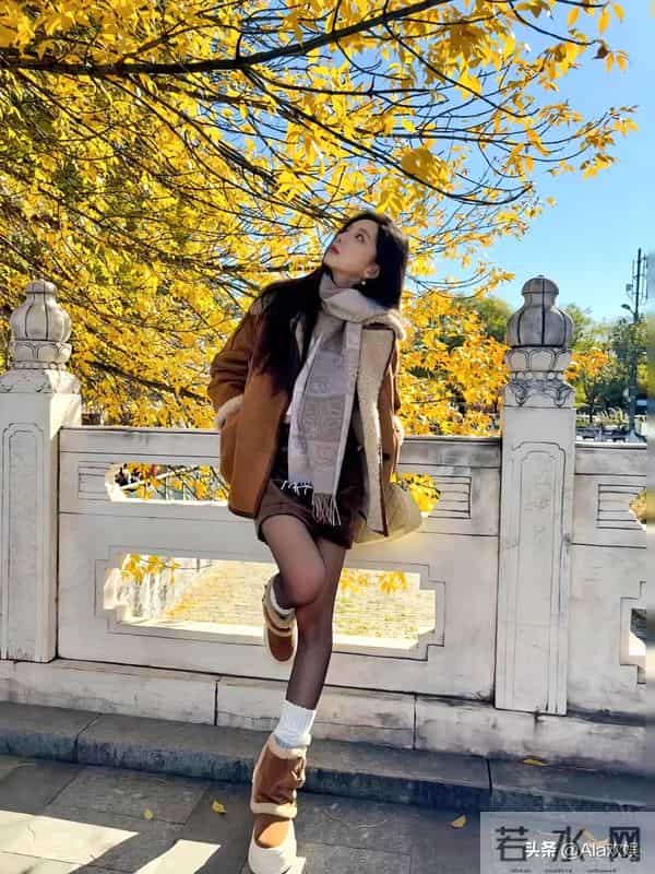 肖雨 黑丝美腿 深秋氛围感满满