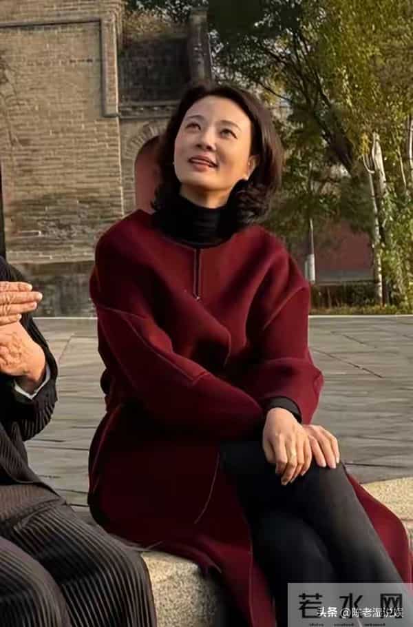 “央视最惨女主持”，俩富豪前任全判死刑？生图脸僵的她近况如何