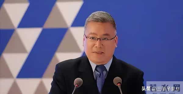 原来他们是夫妻,两位央视主持人低调多年,如今一家三口很幸福