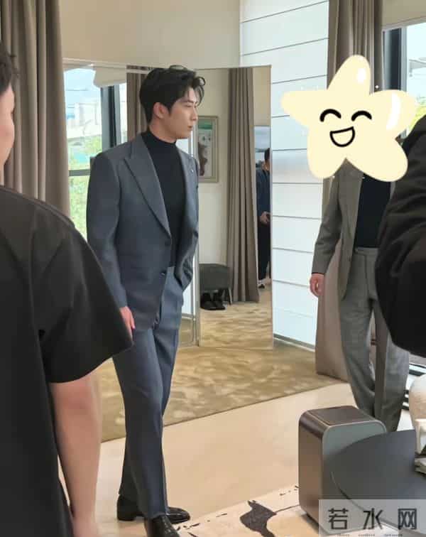 窦骁被传婚变后首次现身,手上婚戒显眼,依旧是何超莲帅气的老公