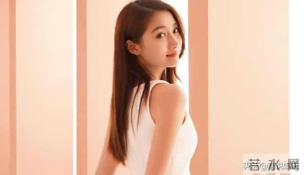 分手传闻仅7月，关晓彤高调官宣喜讯，全网恭喜，终于等到这一天