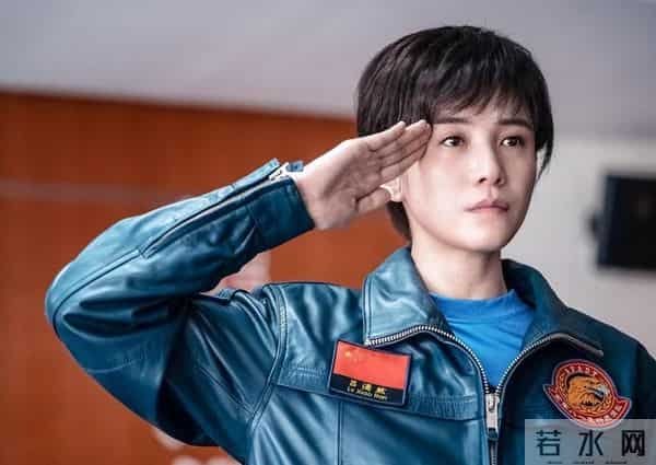 人民日报“点名”刚1个月，宋佳因一个举动，再令所有人刮目相看