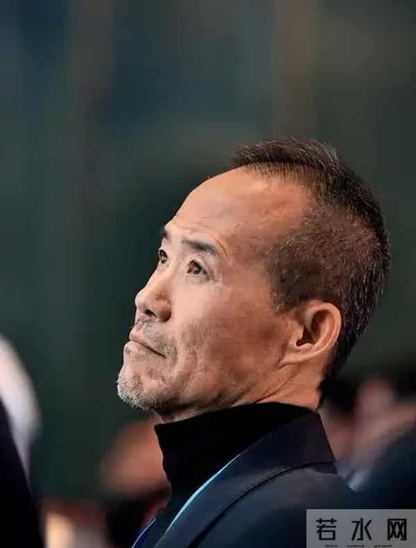 他放弃亿万资产抛弃糟糠之妻，娶30岁女星，现却成人生赢家