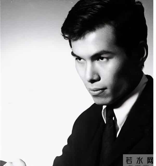 香港著名男星再婚娶小19岁妻子，猝死在拍戏现场，曾被绑架勒索