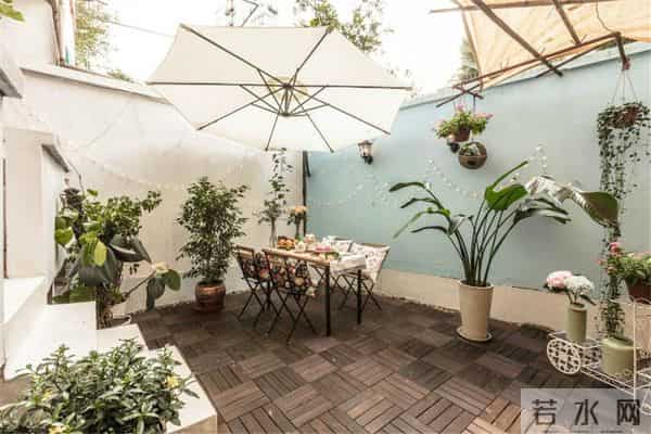 王家卫搭档张叔平现状,头发花白和梁朝伟过生日,蛋糕好小显寒酸