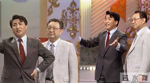 75岁姜昆和朋友聚餐，60岁洋徒弟大山也在，他状态好精气神十足