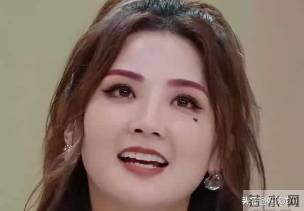 43岁阿Sa恋情曝光，竟然是比自己小10岁的健身教练，不少网友担心