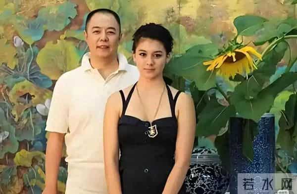 张铁林的34岁女儿张月亮，中英美波四国混血，确实好看