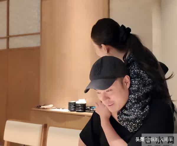 陈赫为9岁女儿庆生,到私密饭店吃万元日料,和张子萱亲热不避人