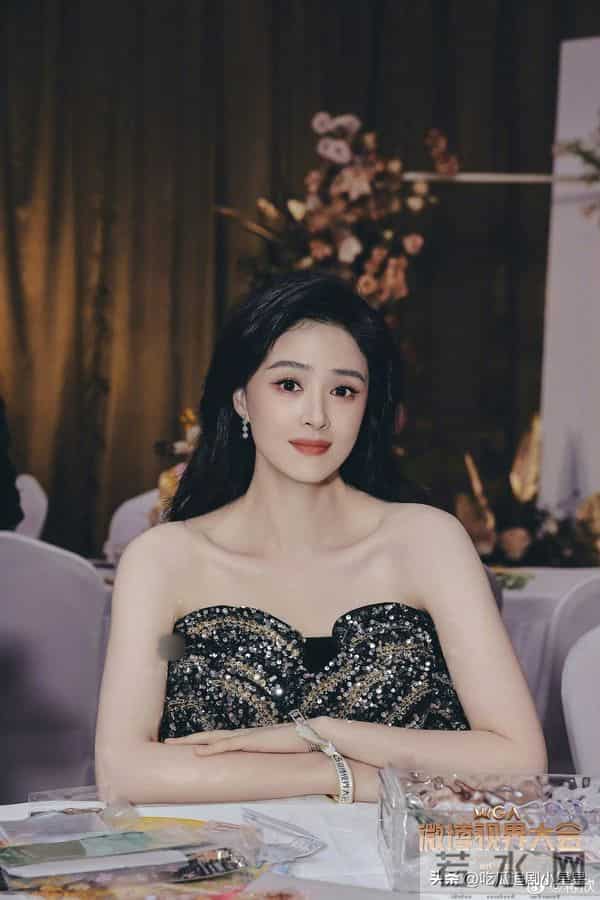 蒋欣 皮肤雪白光彩照人 天鹅颈超吸睛 果然瘦了更美