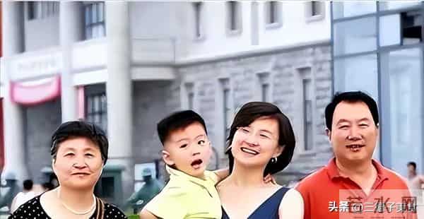 原来他们是夫妻,两位央视主持人低调多年,如今一家三口很幸福