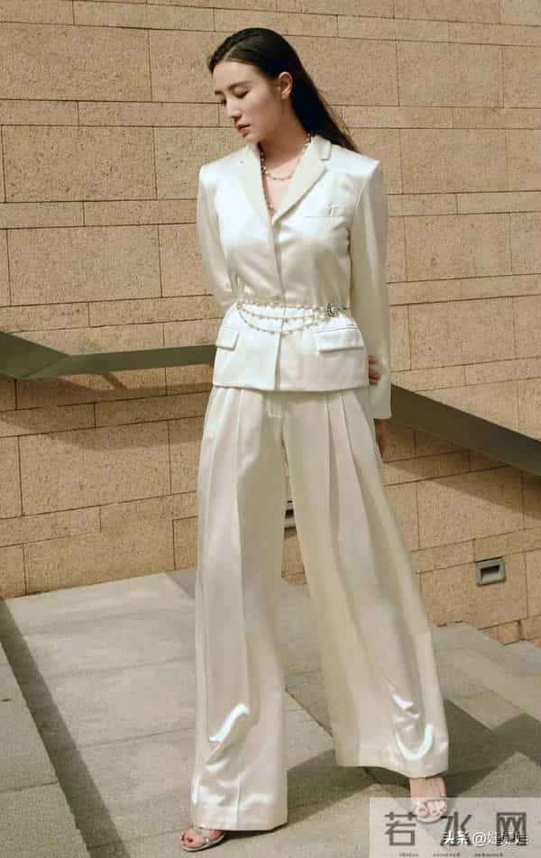 有种“夺命的刀”,叫宋佳的腰;有种“夺人的魂”,叫宋佳的臀