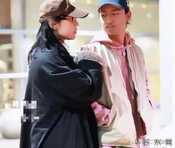 陪睡陪玩只是前菜，继袭警、舔手指被曝后，又一女星曝"圈中内幕"