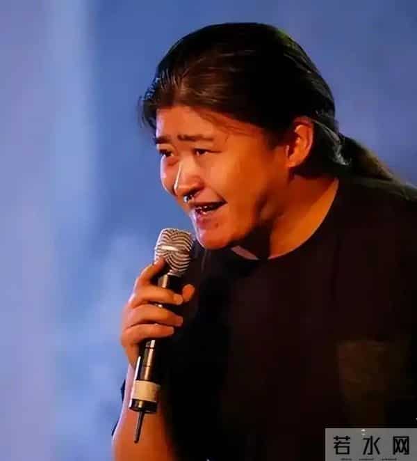 事实证明，嗜酒如命，患“不死癌症”的刘欢，早已走上另一条大道