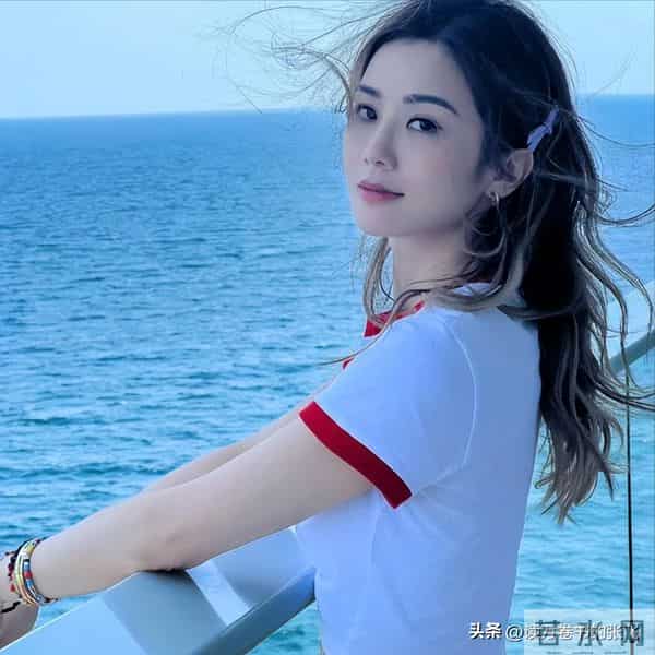 恭喜！香港知名女星蔡卓妍迎来新恋情，和小10岁健身教练正在热恋