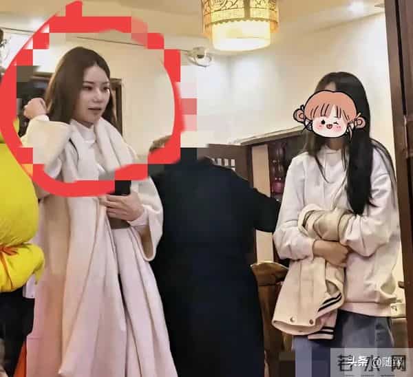 一家子成都打卡鲜鱼馆,玥儿气质佳,正面像及妈妈大S