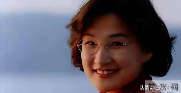 原来他们是夫妻,两位央视主持人低调多年,如今一家三口很幸福