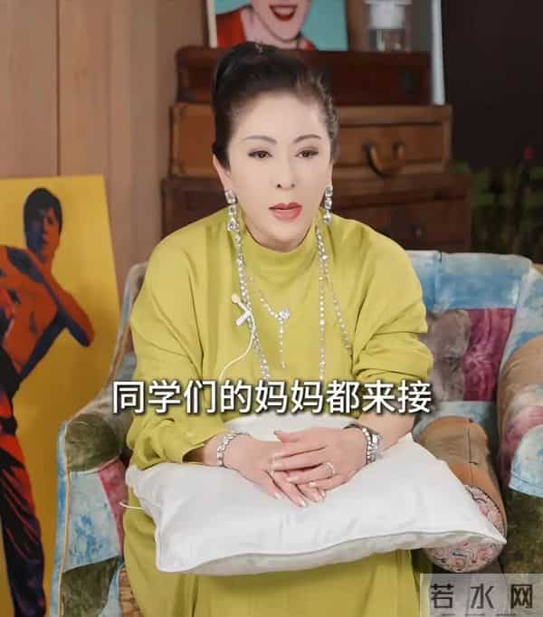 向太曝何超琼给她道歉，澄清向佐欠债一事，他“人傻钱多”总被骗