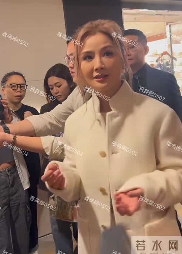 阿sa蔡卓妍本人没有网上夸的那么年轻,脸有点肿整感明显不够自然