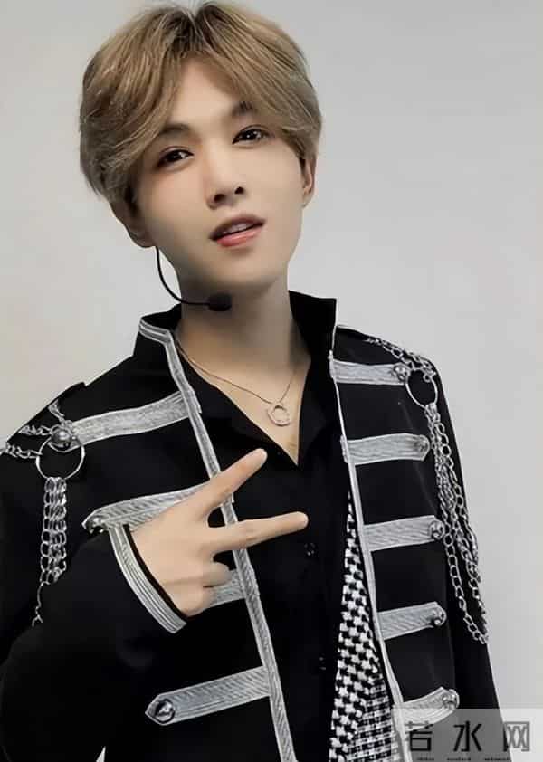 太突然！鹿哈官宣领证，3个月前已订婚，全网恭喜，终于等到这天