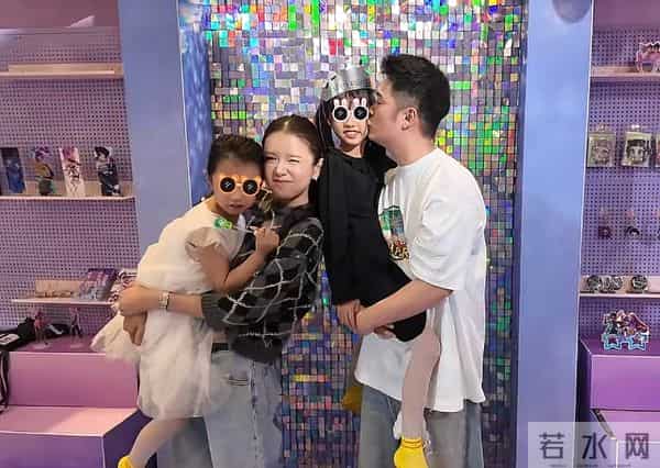 陈赫罕晒全家福，大手笔包乐园为女儿庆生，陈赫妈妈酷爱二婚儿媳