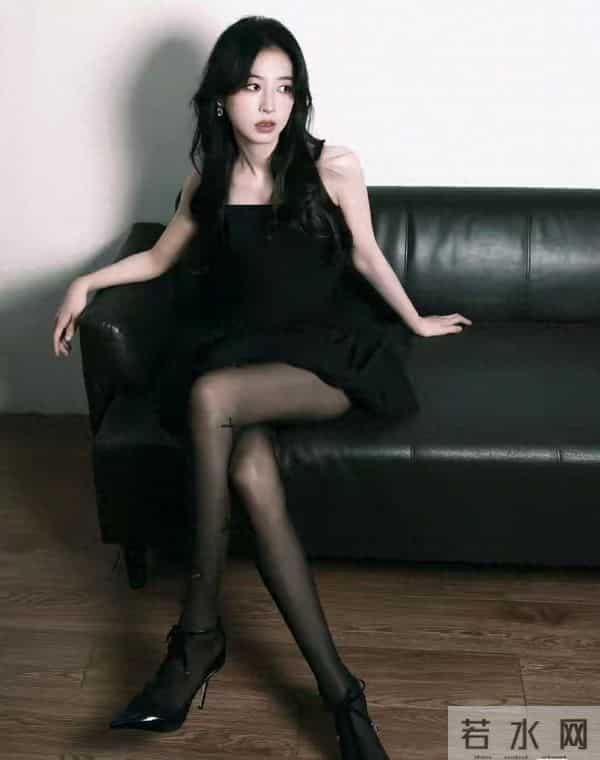 周雨彤 抹胸黑丝