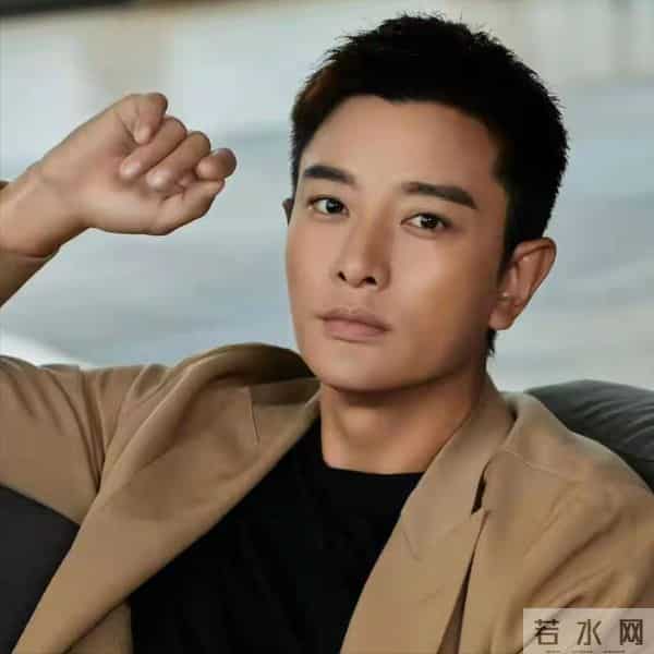 为了赚钱尊严都不要?贾乃亮女助理神似李小璐,连粉丝看不下去