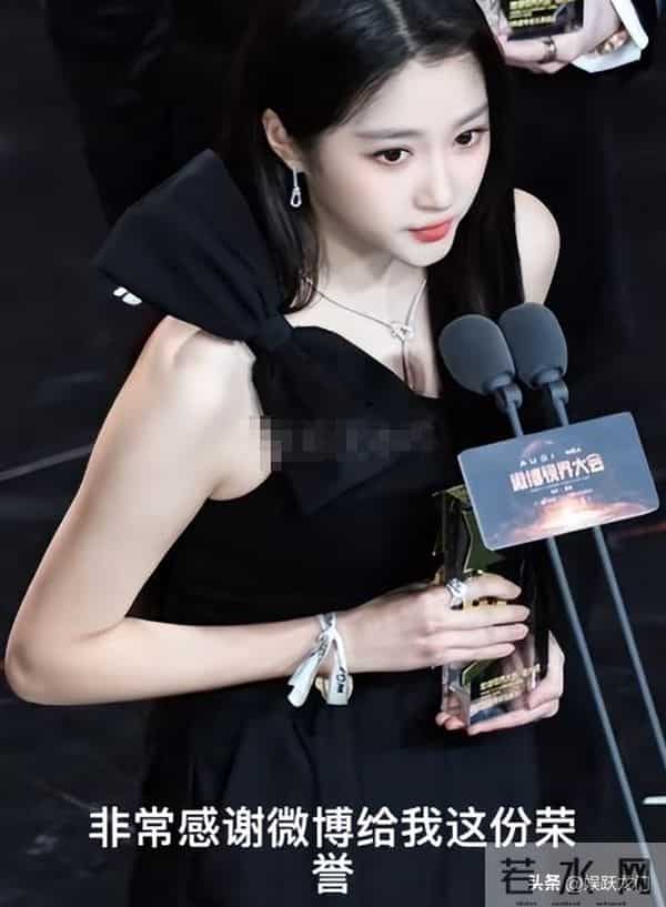 分手传闻成磨刀石!关晓彤官宣年度大奖,事业逆袭获得全网祝福!