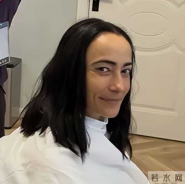 吴彦祖晒与妻子合影!Lisa皮肤粗糙褶多还秃顶,网友:以为是兄弟