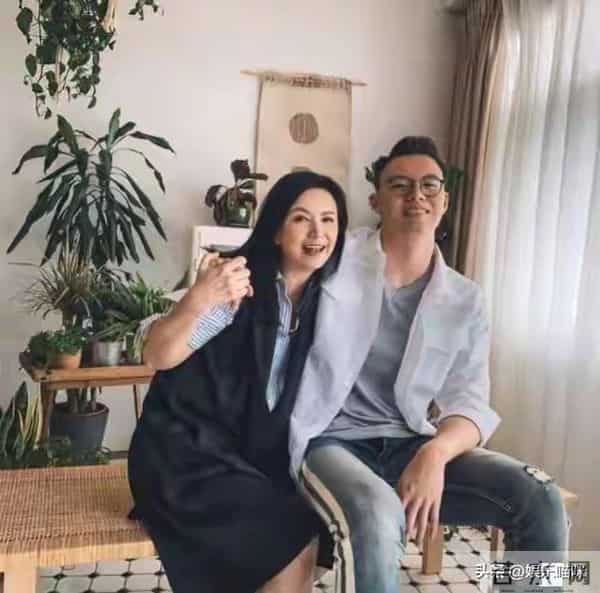 分手后只字不提梁朝伟！输给刘嘉玲后才发现，原来她们不是同类人