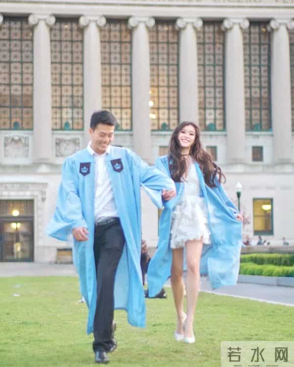 港姐冠军首度公开与男友毕业合照，大方展示甜蜜的恋情