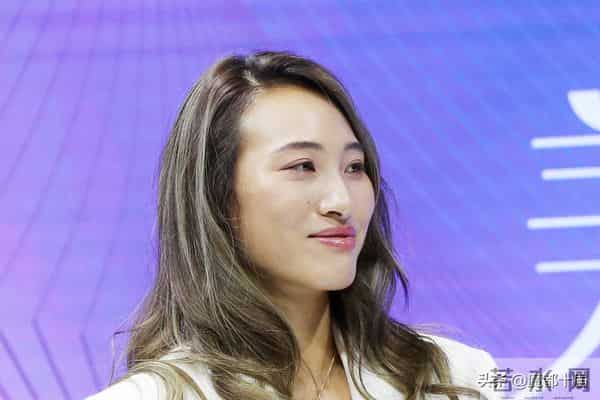 郑钦文空降第八届进博会,现场分享护肤秘诀:“防晒+保湿”