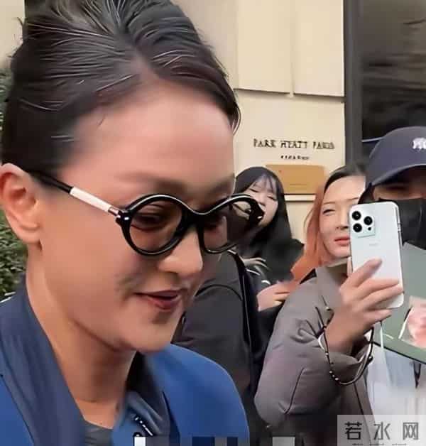 51岁的周迅是一位“实力派演员”,出演的角色都十分出彩