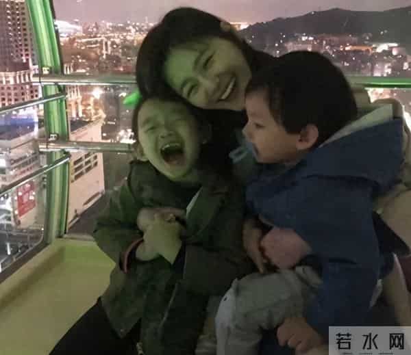 小S女儿曝心疼具俊晔后,张兰带全家去成都度假,一家人好幸福