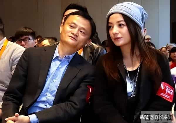 一眨眼没想到曾经火遍大江南北的“小燕子”竟然已经被封杀4年了