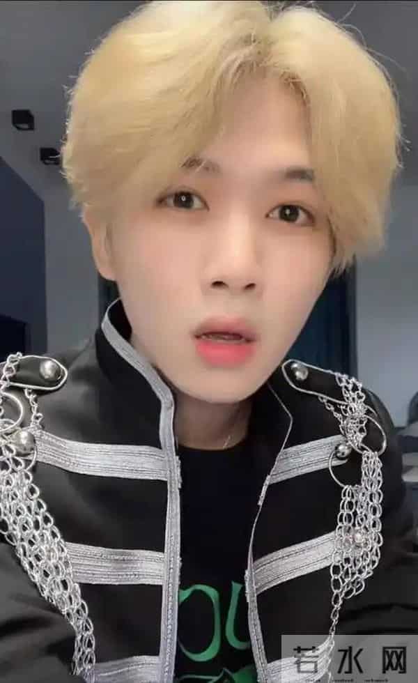 鹿哈官宣领证!8 年爱情长跑终成正果,娇妻身材火辣,夫妻相拉满