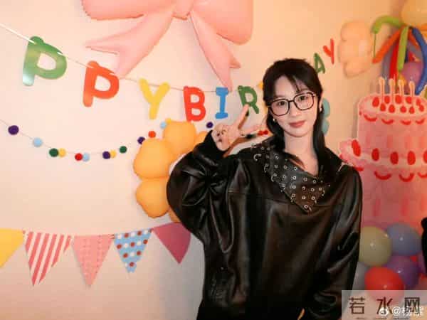 杨紫生日发文感谢一路以来陪伴我,支持我的朋友!
