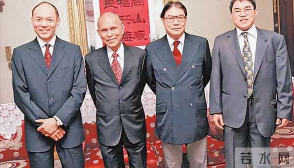 霍启刚也没想到，他79岁的父亲霍震霆，如今还能再为霍家“争光”