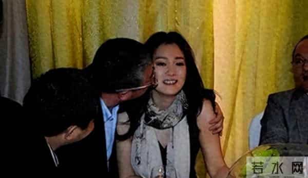 陪睡陪玩根本不够！无法无天、舔指，大花撕破脸，都不遮了