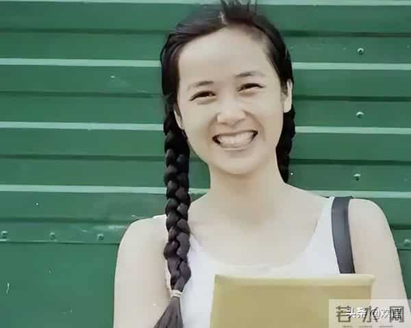 59岁蒋雯丽现状，定居英国，又瘦又老，网友惋惜：一代女神也老了