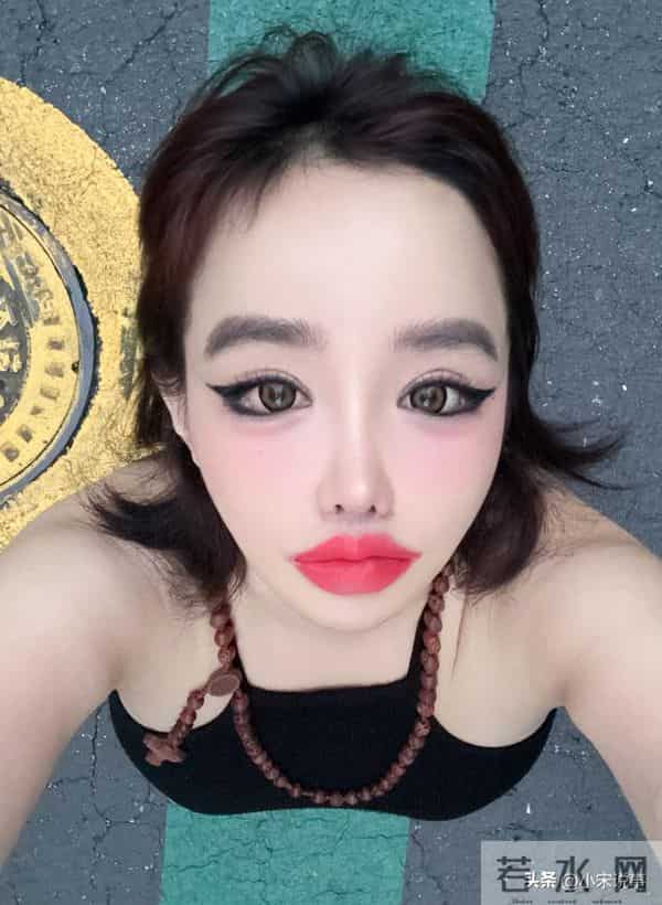 韩国女星与公司撕破脸，公布自己私人手机号，疑似因整形失败