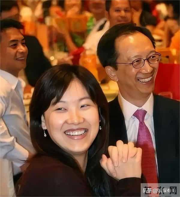 恩爱23年,73岁梁锦松逐渐变老,47岁伏明霞貌美如花