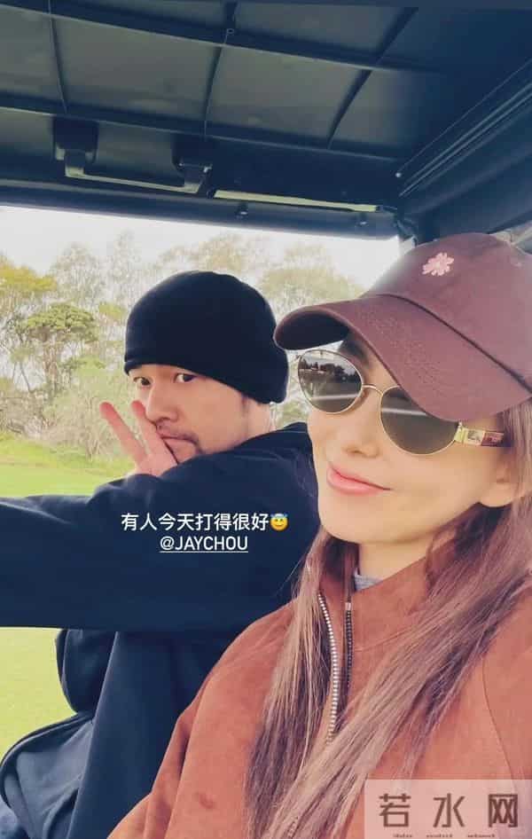 周杰伦带老婆在墨尔本,没胡子满脸褶,眼袋硕大跟半月前判若两人