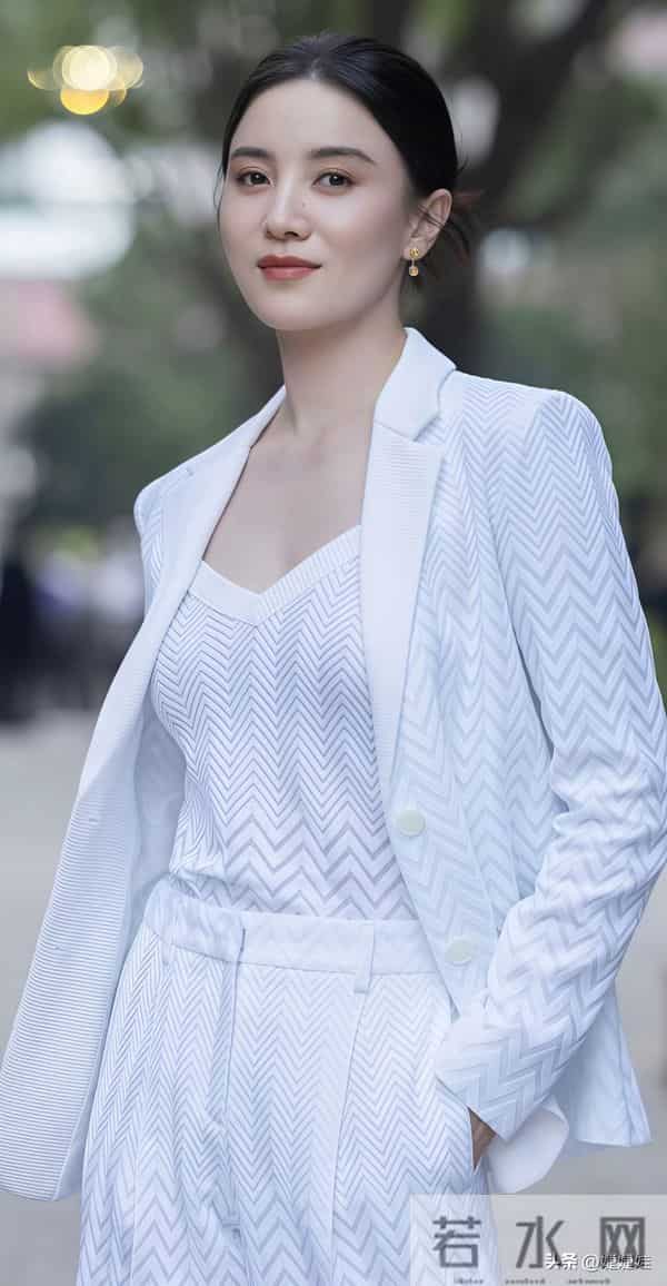 有种“夺命的刀”,叫宋佳的腰;有种“夺人的魂”,叫宋佳的臀