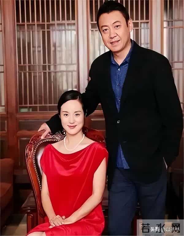 她是著名歌唱家，不惧流言嫁三婚前央视主持丈夫，三年生一儿一女