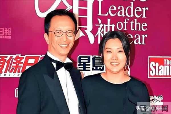 恩爱23年,73岁梁锦松逐渐变老,47岁伏明霞貌美如花