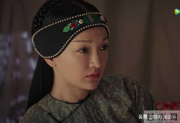 50岁周迅头发花白,瘪嘴模样一脸老态认不出,无儿无女成最大遗憾